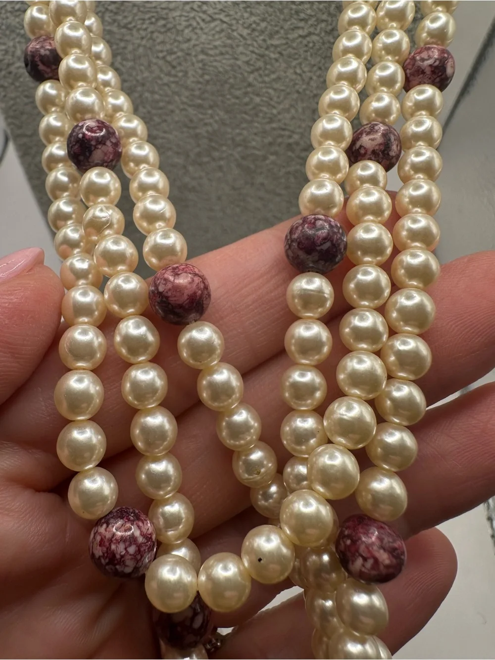 Vintage Triple Strand Faux Pearl Bead Necklace Purple Speckled Stone Accent 30